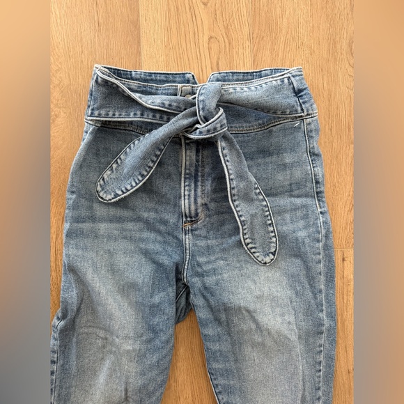Abercrombie Ultra High Rise Super Skinny Ankle Denim Jeans with Tie Waist Belt - Picture 2 of 7